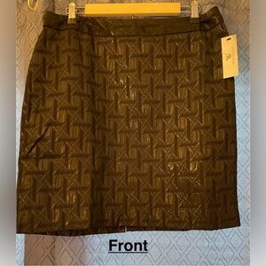 Worthington Skirt - 12
Black Embossed Pattern Bamboo 
New W /Tags - Machine Wash